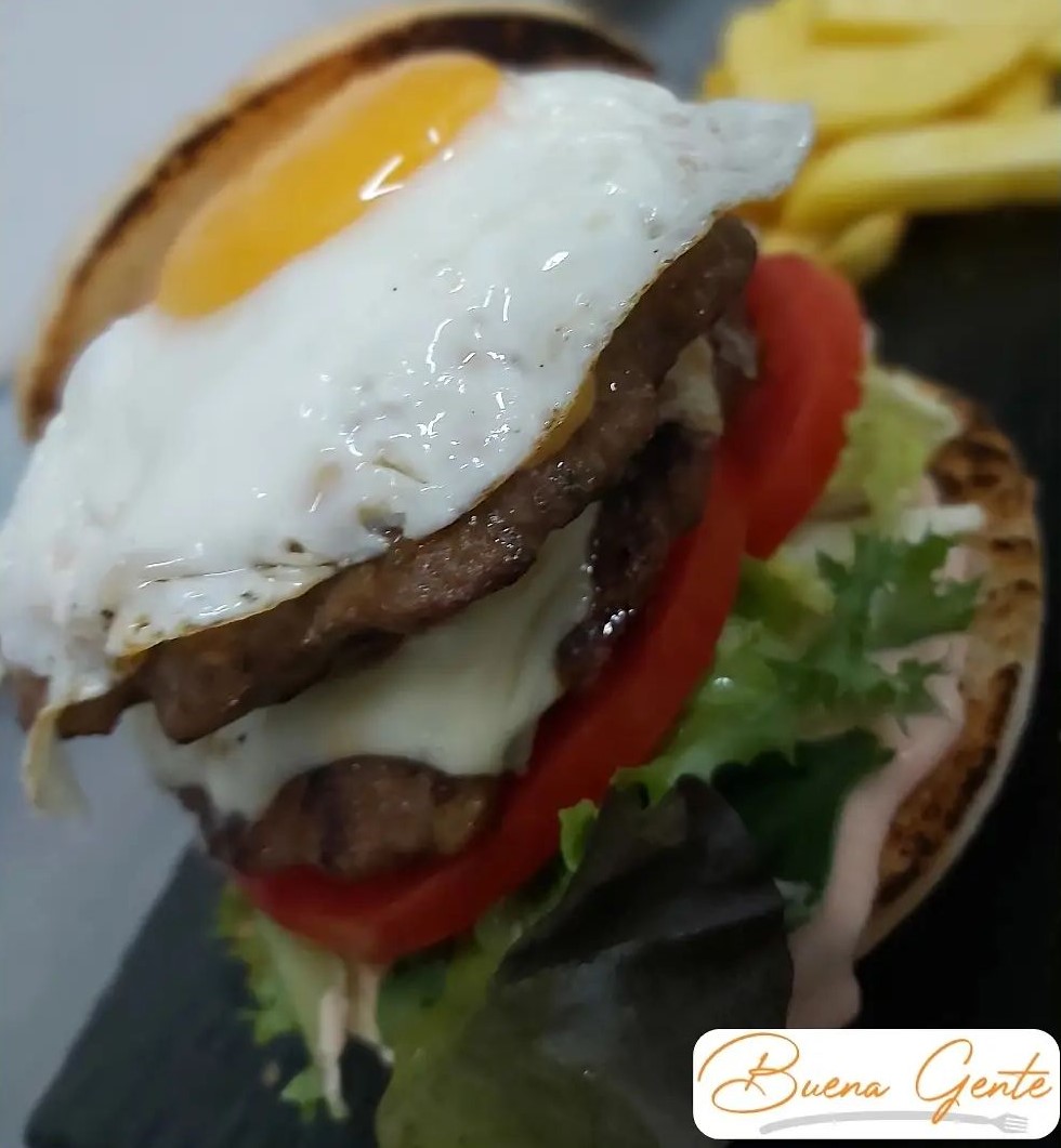 Hamburguesas en Tarragona Buena Gente - burger doble con huevo